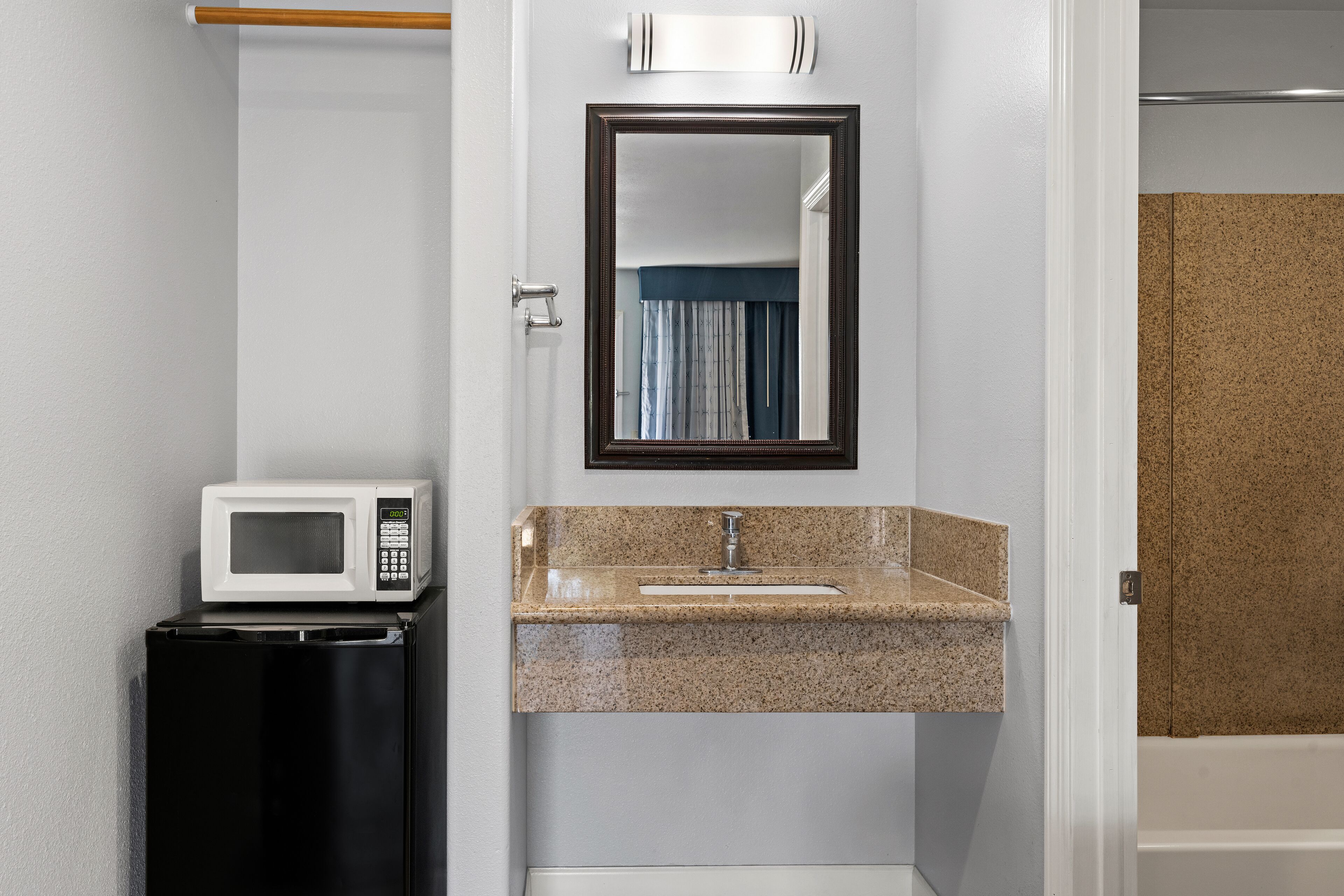 Quarto casal standard, 2 camas de casal | Banheiro | Secador de cabelo, toalhas de banho