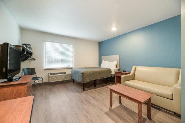 Desk, laptop workspace, iron/ironing board, free WiFi