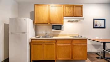 Geladeira grande, micro-ondas, cooktop, freezer