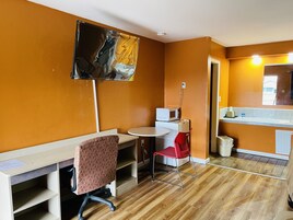 Standard Room, 1 King Bed, Non Smoking | Iron/ironing board, free WiFi, bed sheets