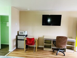 Standard Room, 2 Double Beds, Non Smoking | Iron/ironing board, free WiFi, bed sheets - Budget Inn Pulaski (Pulaski)