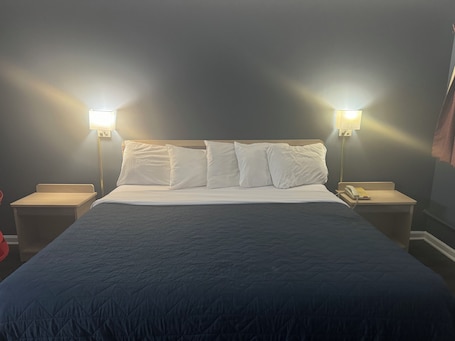 Standard Room, 1 King Bed, Non Smoking | Iron/ironing board, free WiFi, bed sheets