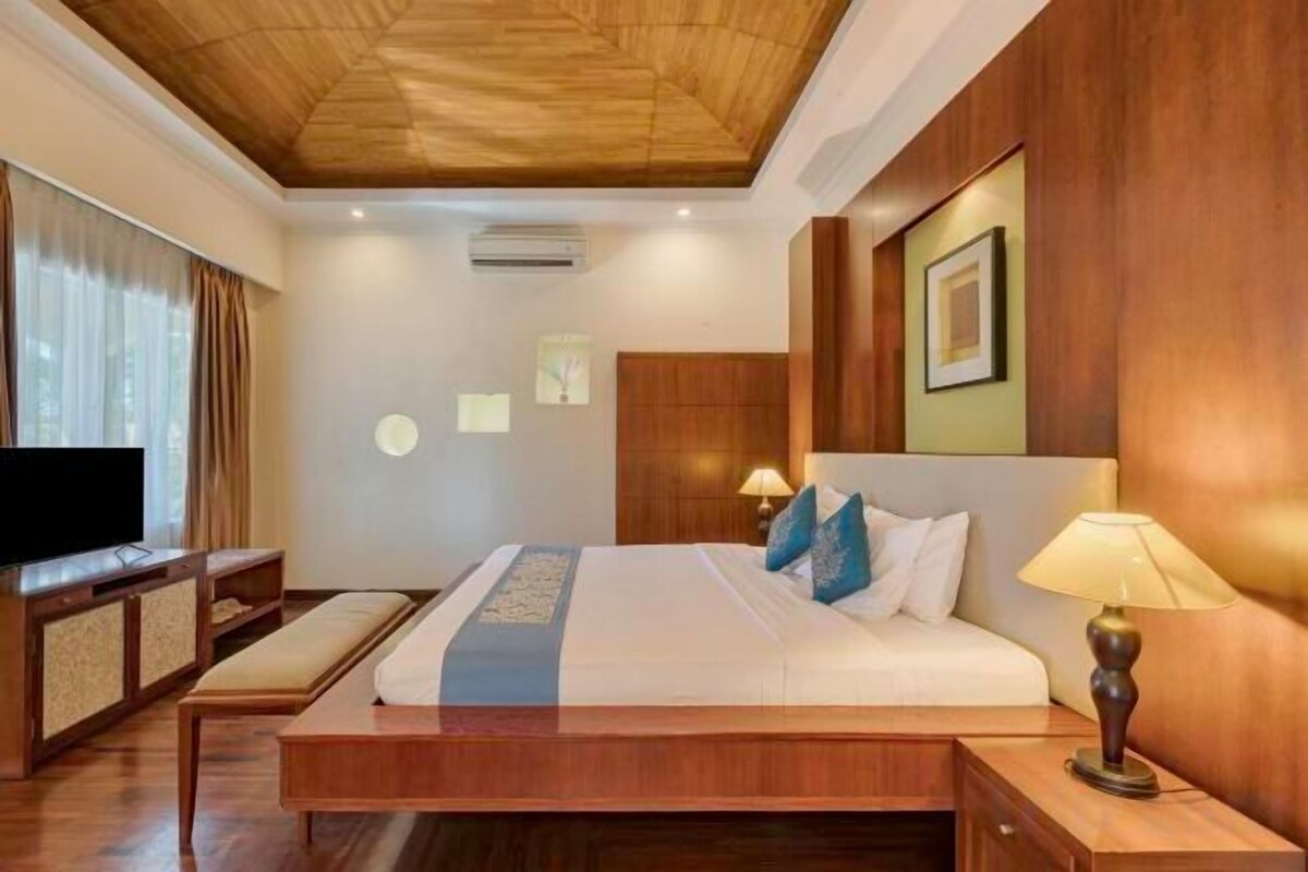 1 bedroom, premium bedding, down comforters, pillowtop beds