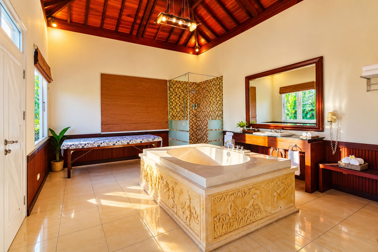 Une salle de bain spacieuse avec une grande baignoire îlot, une douche à l’italienne et un meuble-lavabo avec un miroir.