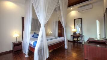 1 Schlafzimmer, hochwertige Bettwaren, Daunenbettdecken