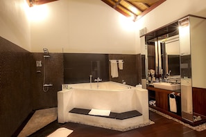 Family Villa, 2 Bedrooms, Private Pool, Hill View | Bathroom