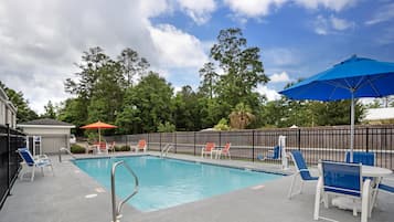 Outdoor pool, open 10:00 AM to 8:00 PM, pool umbrellas, pool loungers