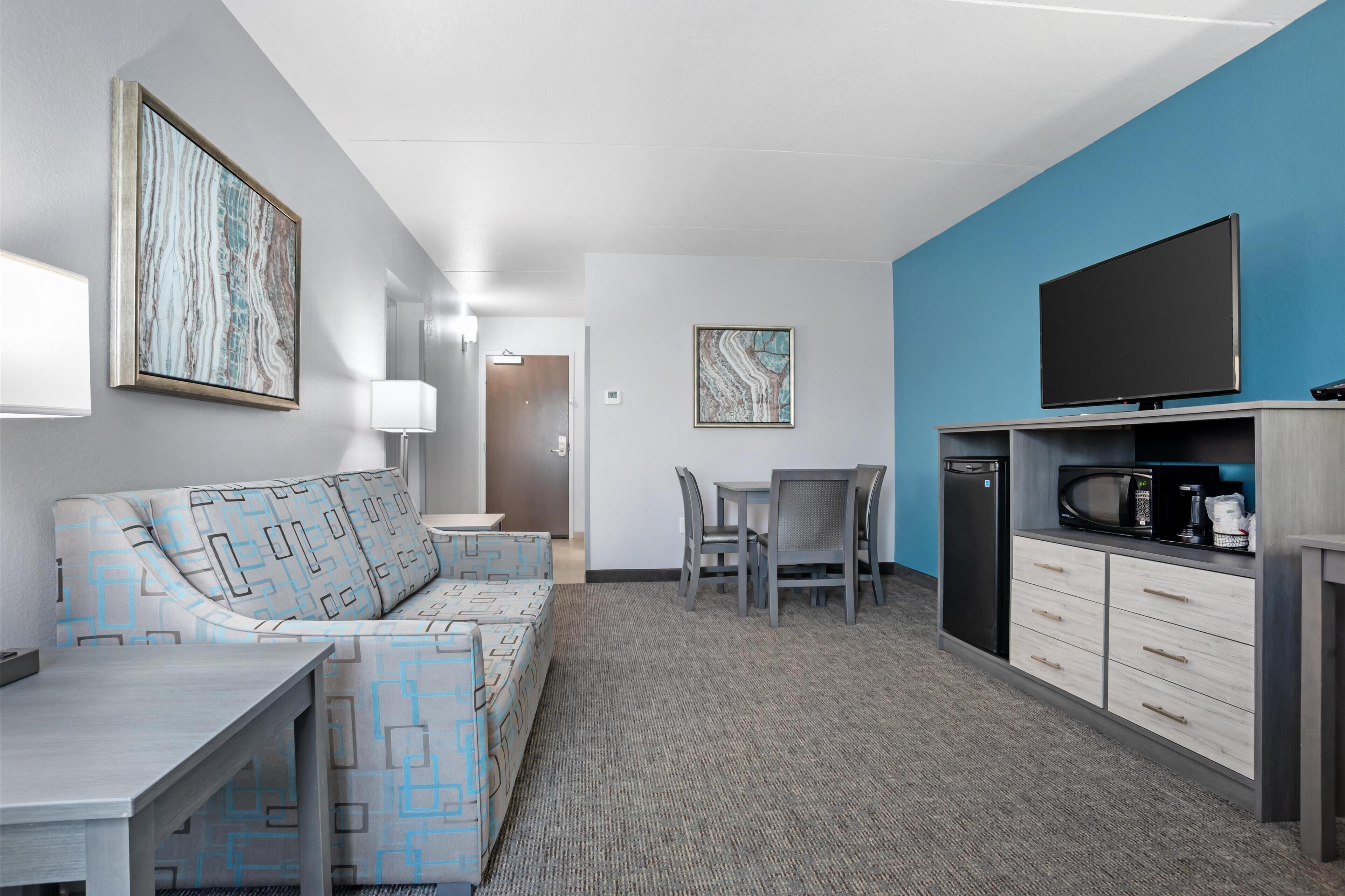 suite, 1 king bed with sofa bed, non smoking, refrigerator & microwave (with sofabed) | 1 bedroom, pillow-top beds, individually decorated