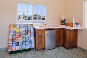 Interior - Americas Best Value Inn Rialto (Rialto)