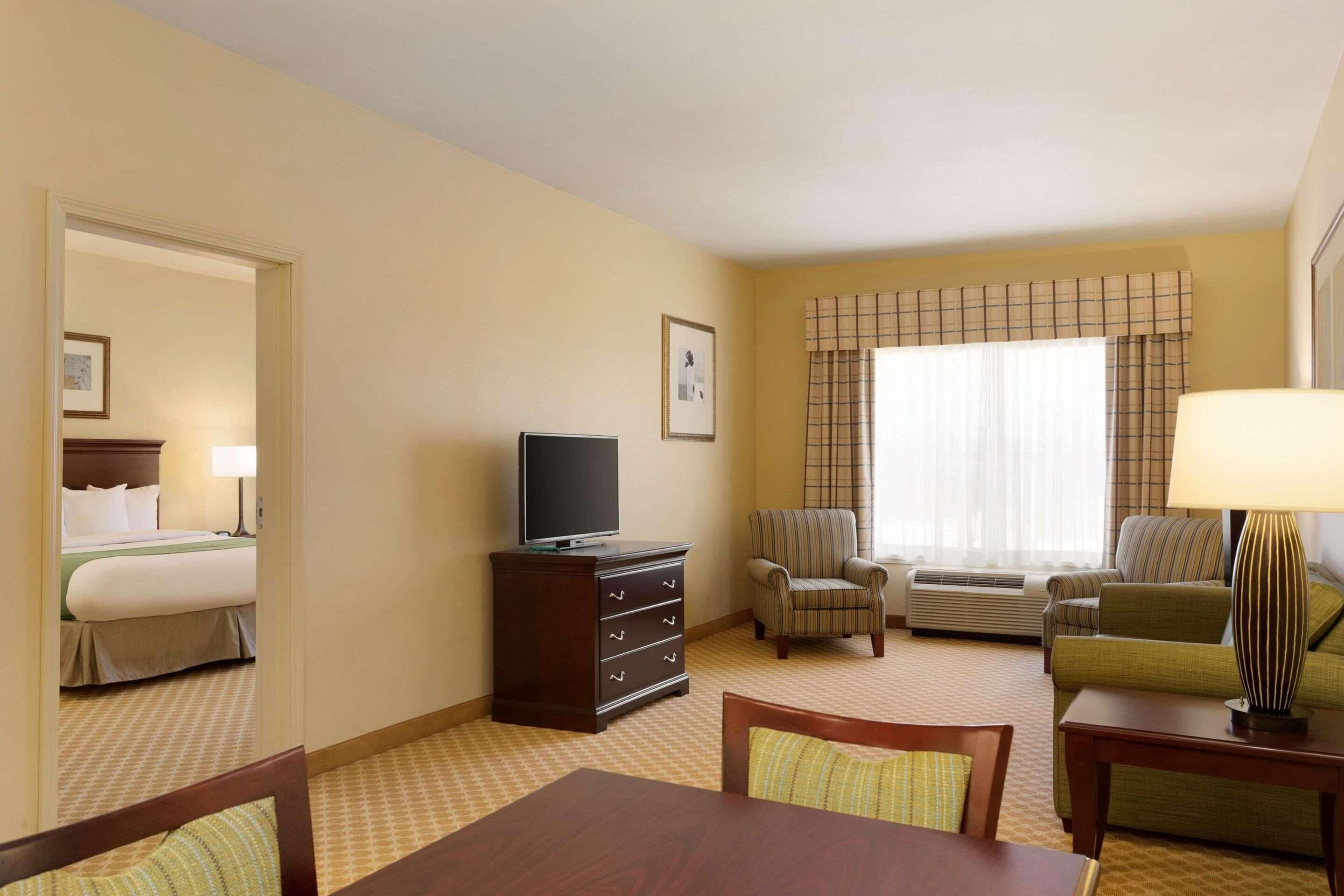 suite, 1 king bed, accessible, non smoking (extended stay) | premium bedding, desk, blackout curtains, iron/ironing board