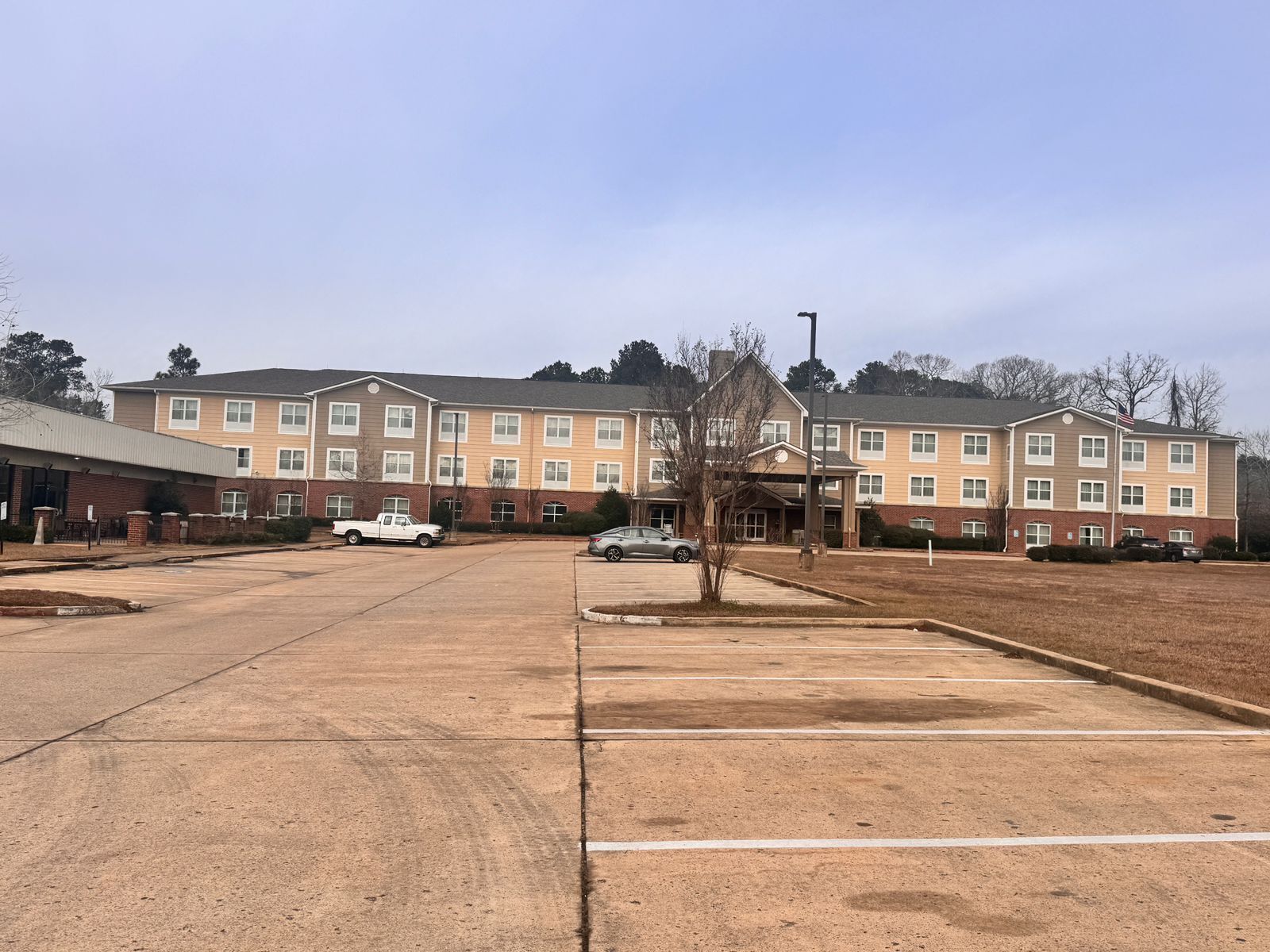 المنشأة من الخارج