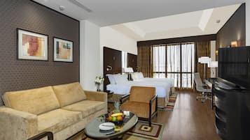 Premium-sengetøj, minibar, pengeskab på værelset, skrivebord