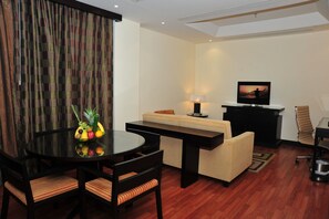 普通套房, 1 張特大雙人床 (Additional Living Area) | 客廳