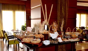 Daily buffet breakfast for a fee