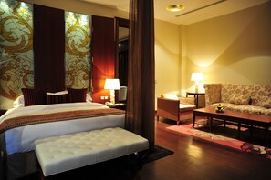 Royal Suite, 1 King Bed, Smoking