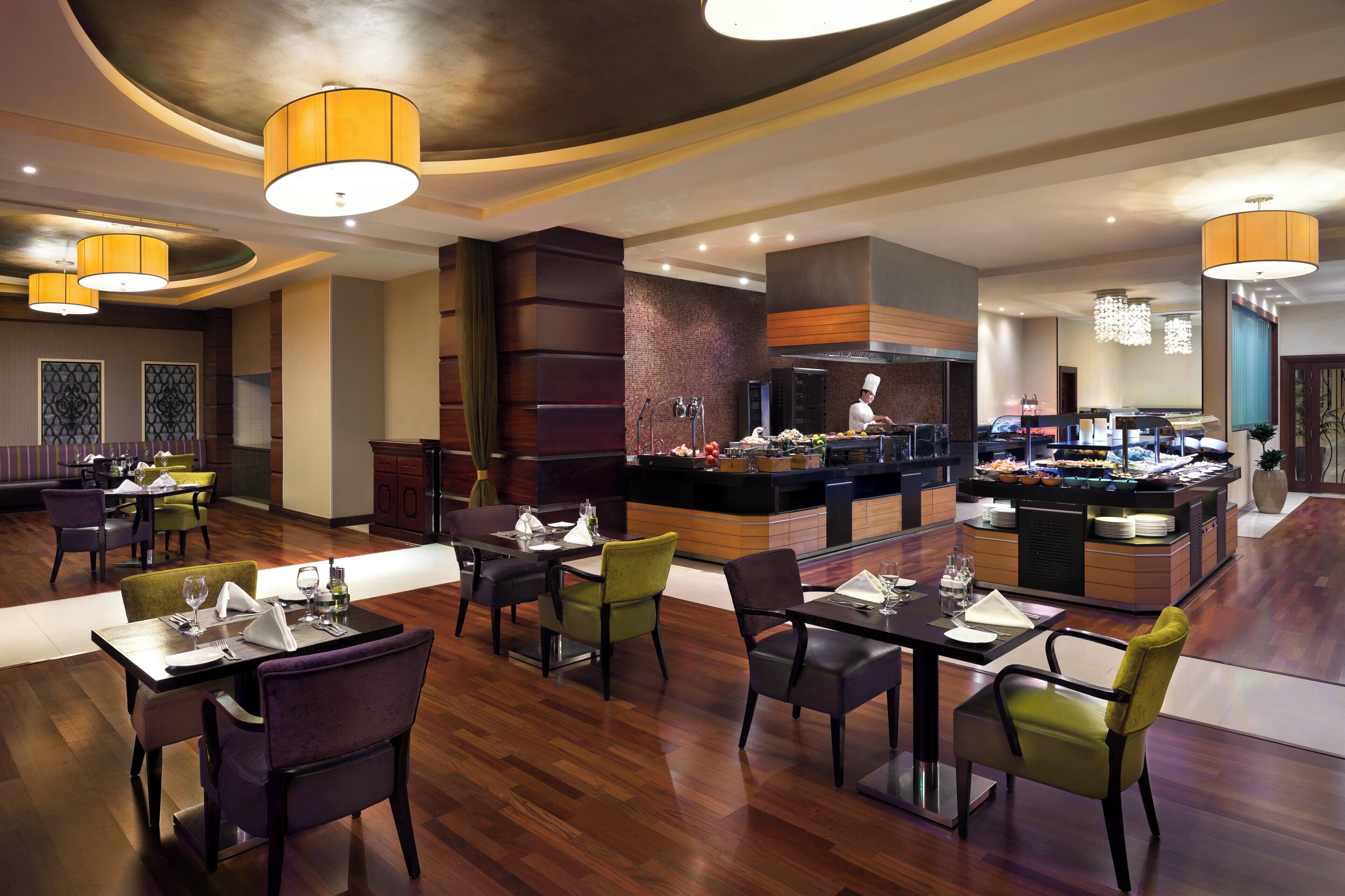 2 restaurants; breakfast, lunch, dinner and brunch served 