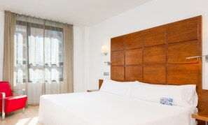 Minibar, caja fuerte, escritorio y espacio para trabajar con un portátil