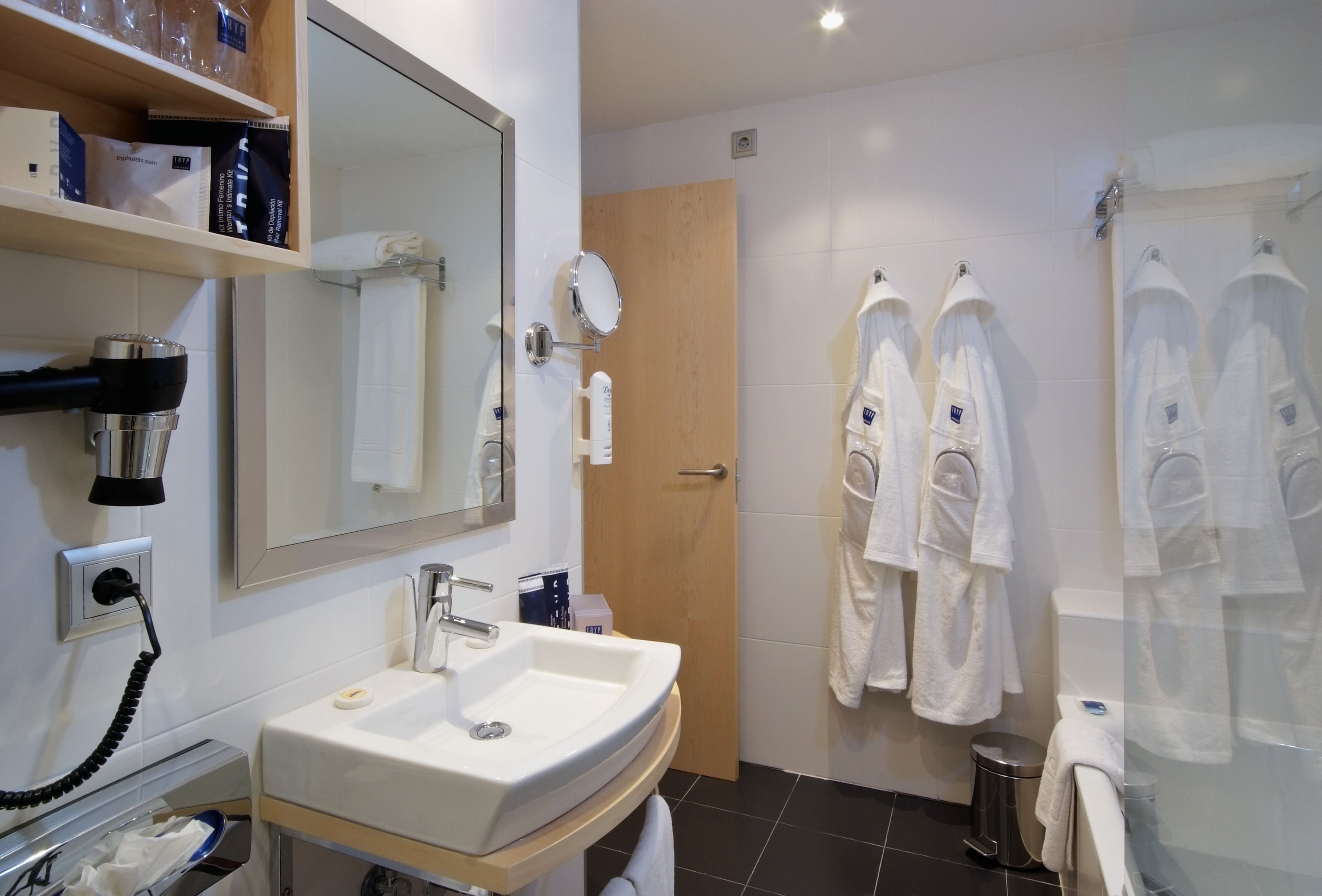 hair dryer, bidet, towels, toilet paper