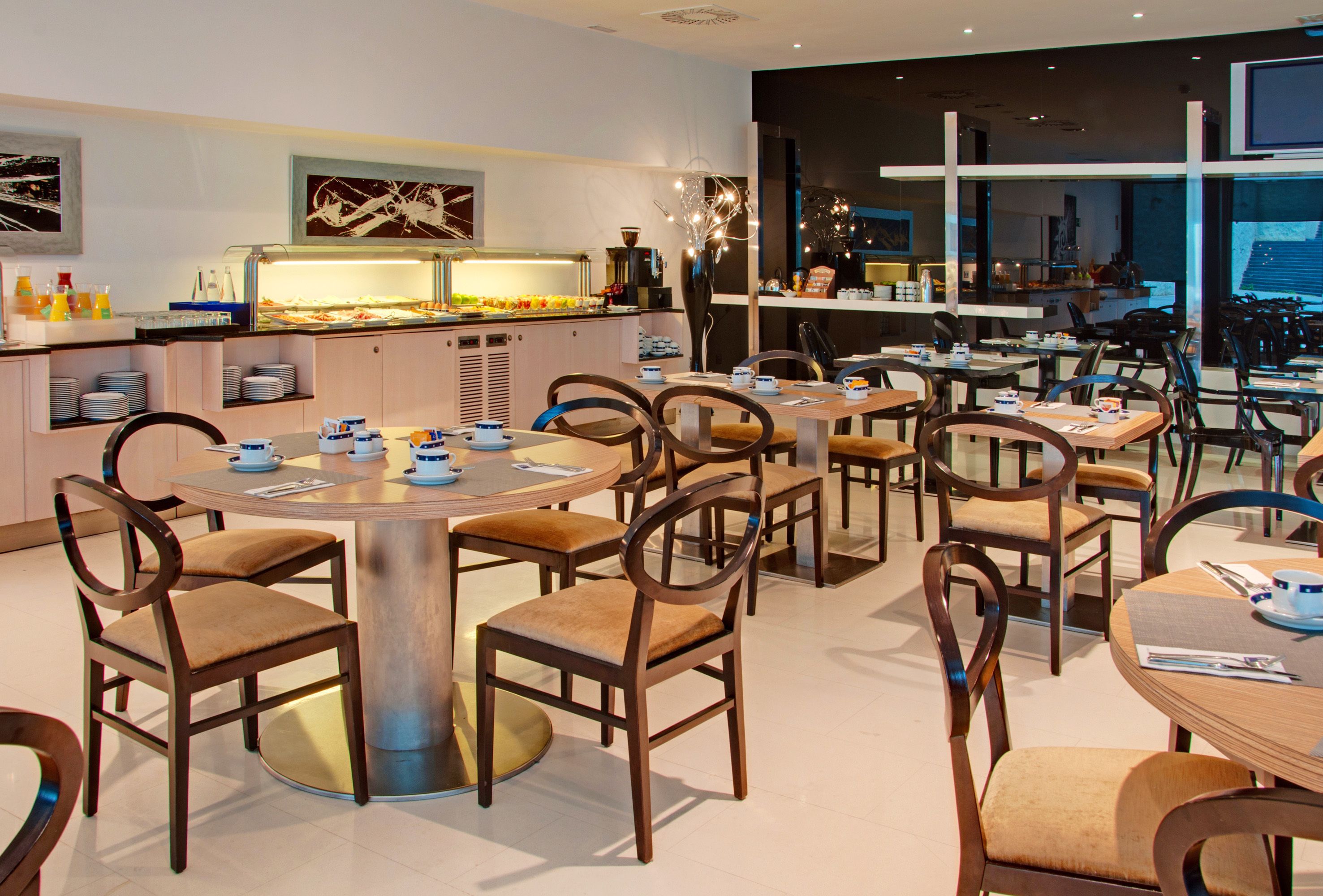 Dagelijks ontbijtbuffet (EUR 14 per persoon)