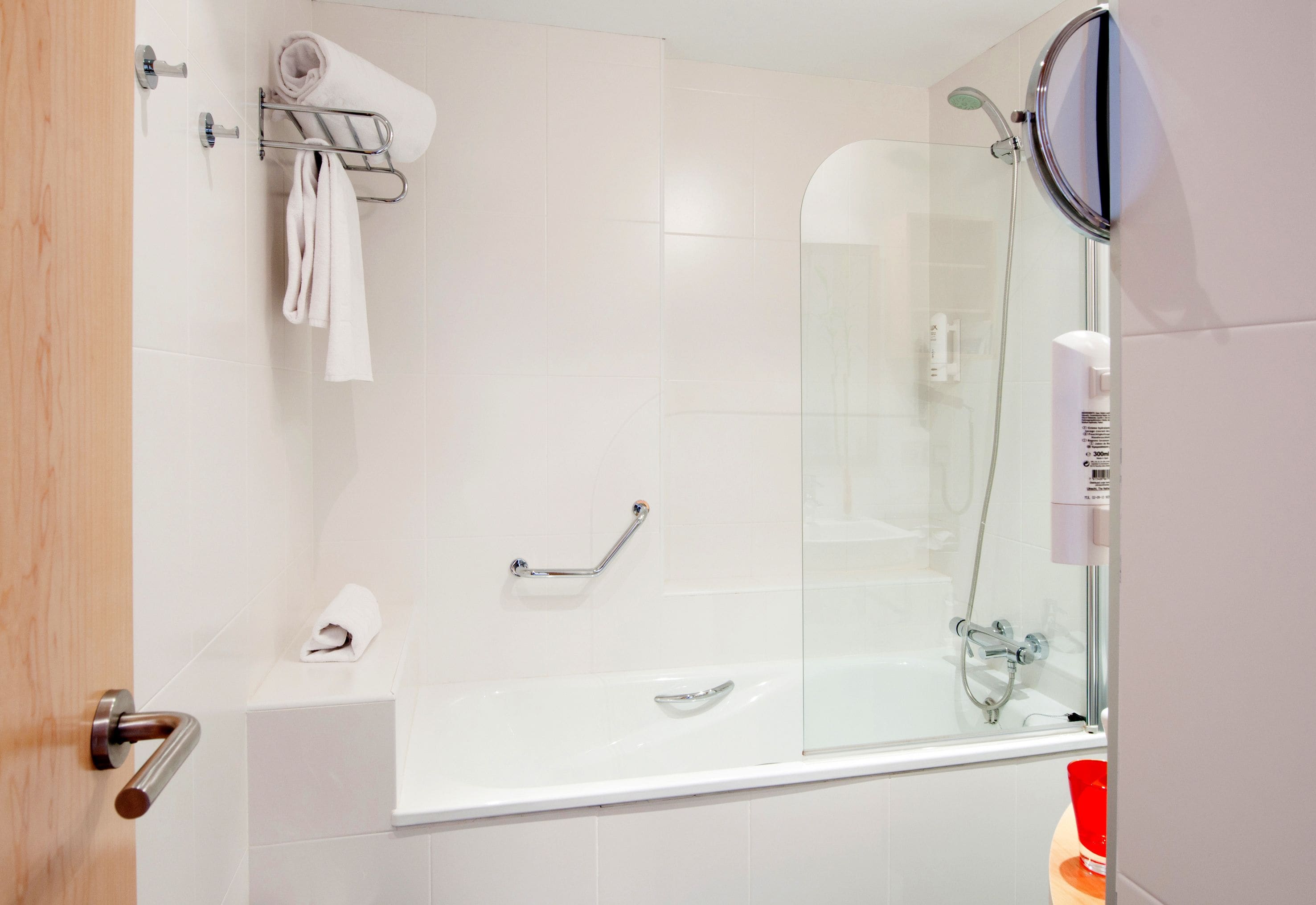 hair dryer, bidet, towels, toilet paper