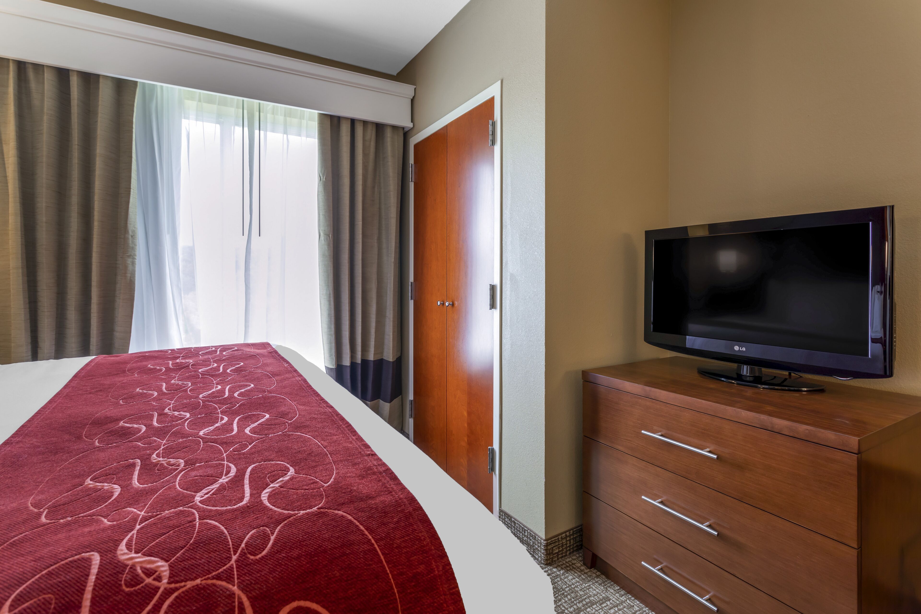 suite, 1 king bed with sofa bed, non smoking | premium bedding, pillow-top beds, individually furnished, desk