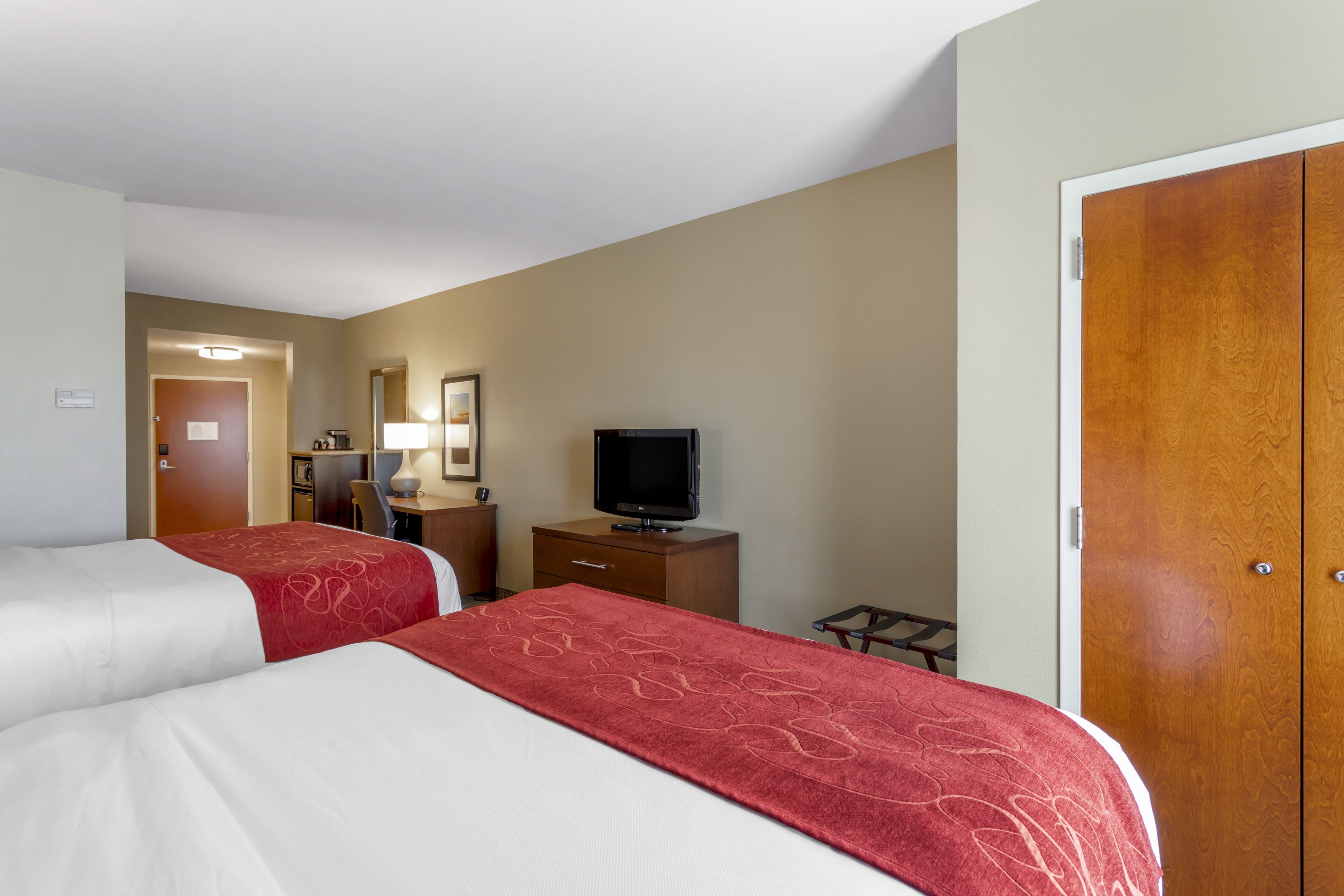 suite, multiple beds, non smoking | premium bedding, pillow-top beds, individually furnished, desk