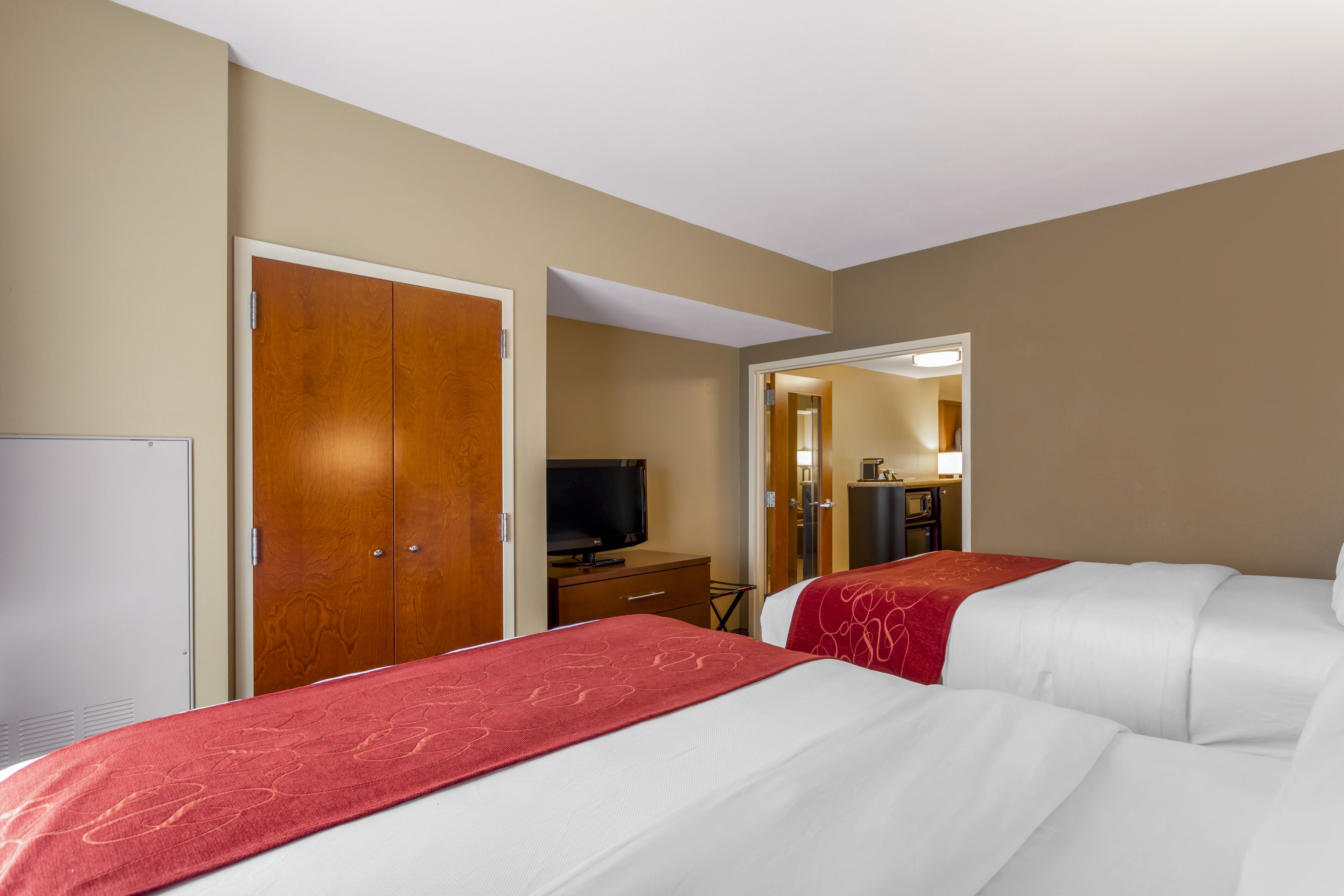 suite, multiple beds, non smoking | premium bedding, pillow-top beds, individually furnished, desk