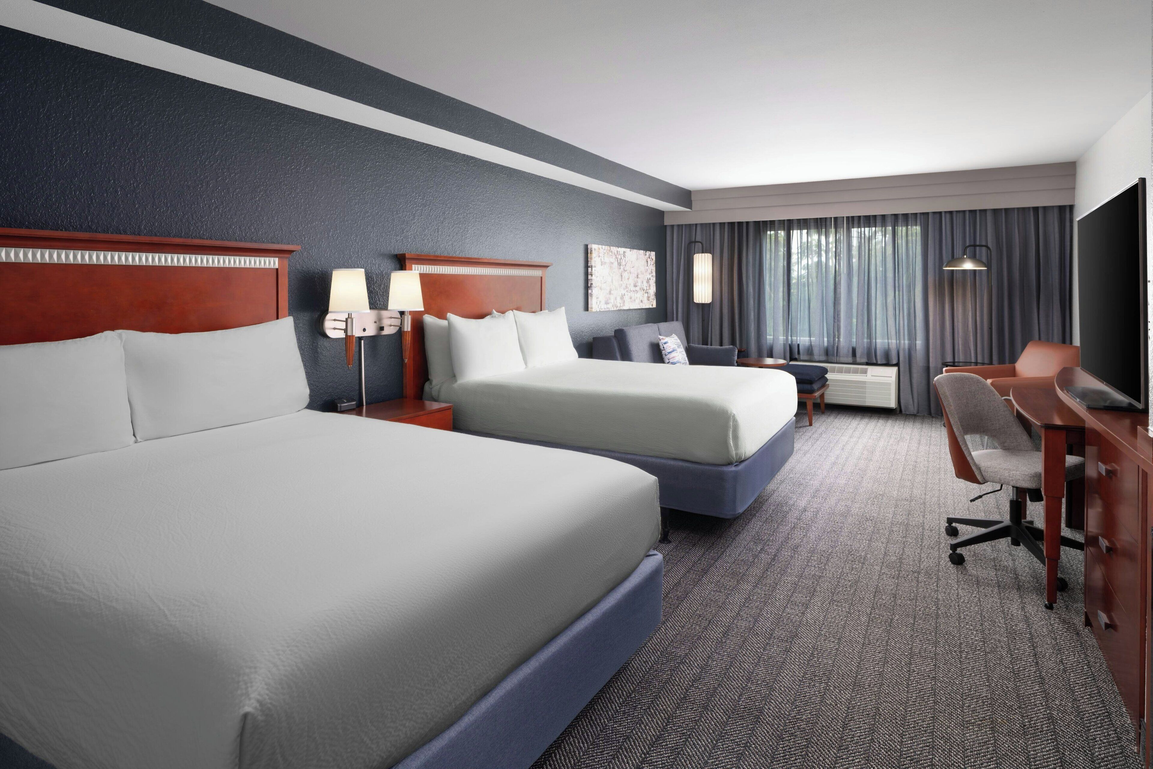 Habitación ejecutiva, varias camas | Escritorio, cortinas opacas, tabla de planchar con plancha