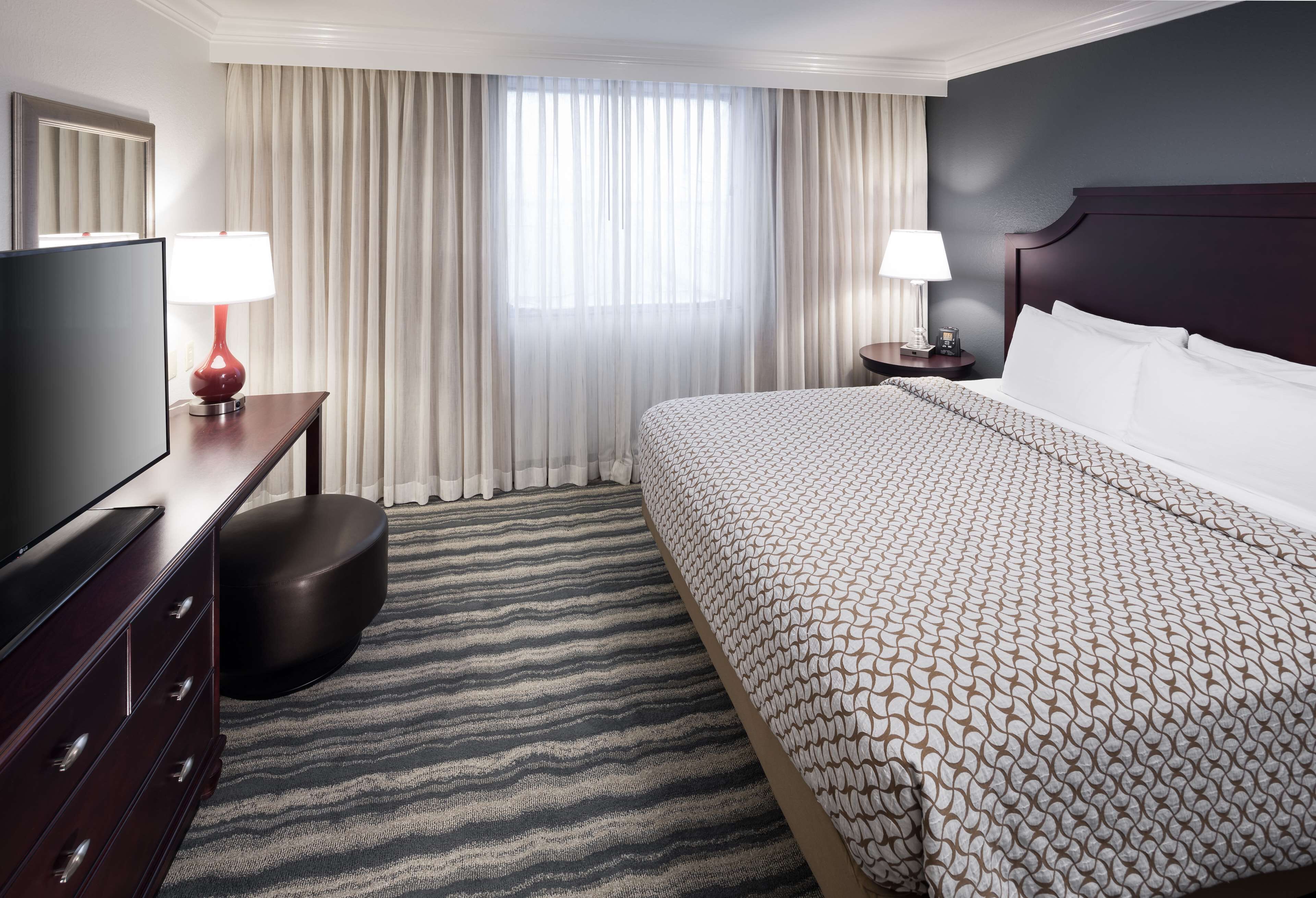 in-room safe, desk, laptop workspace, blackout curtains