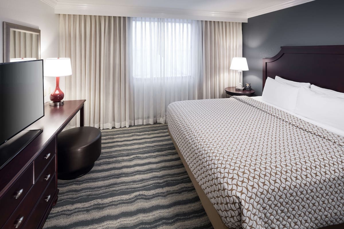 in-room safe, desk, laptop workspace, blackout curtains