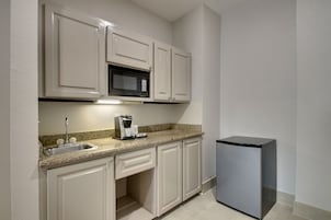 Suite, 1 Bedroom, Jetted Tub | Room amenity