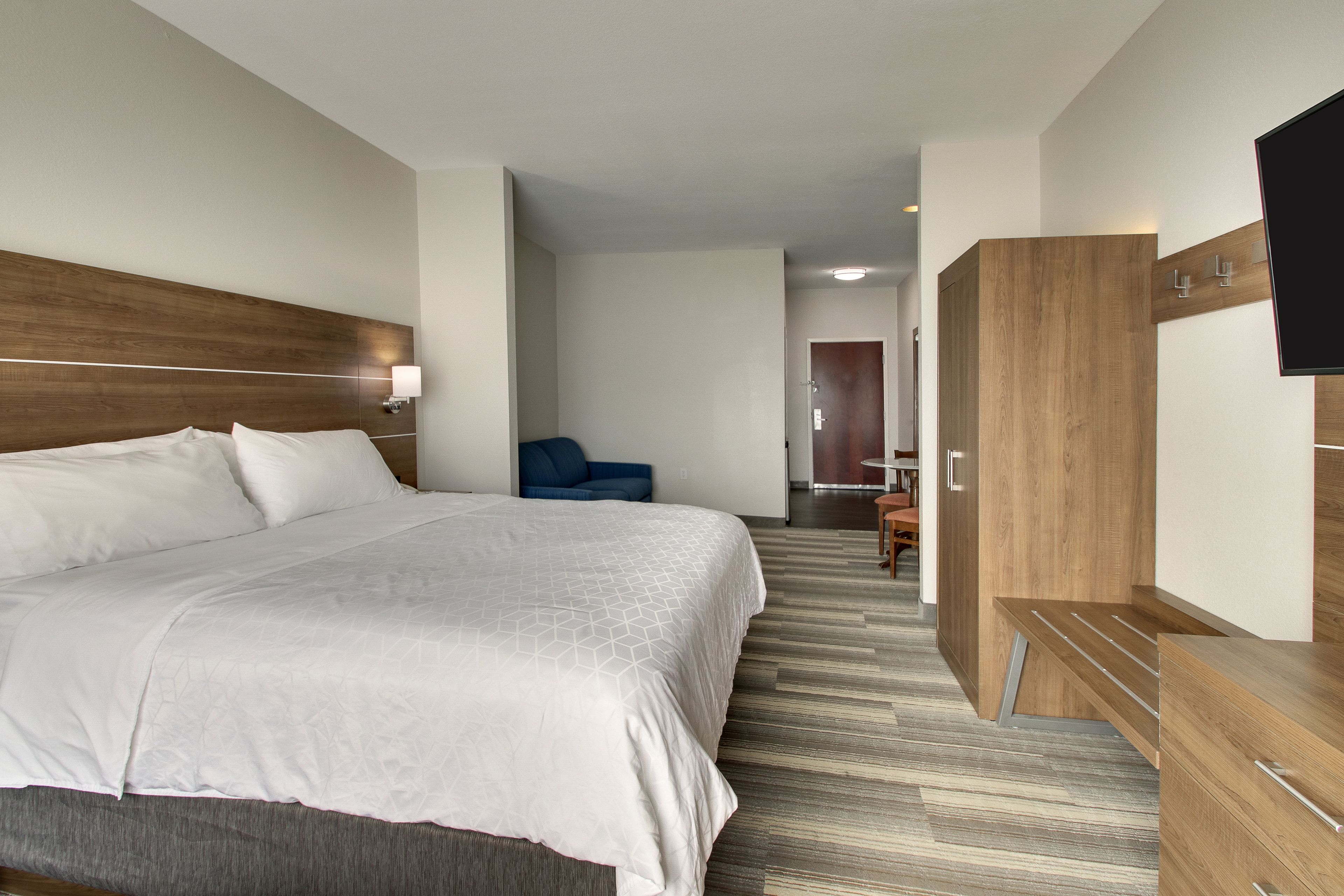 suite, 1 king bed | in-room safe, desk, iron/ironing board, rollaway beds