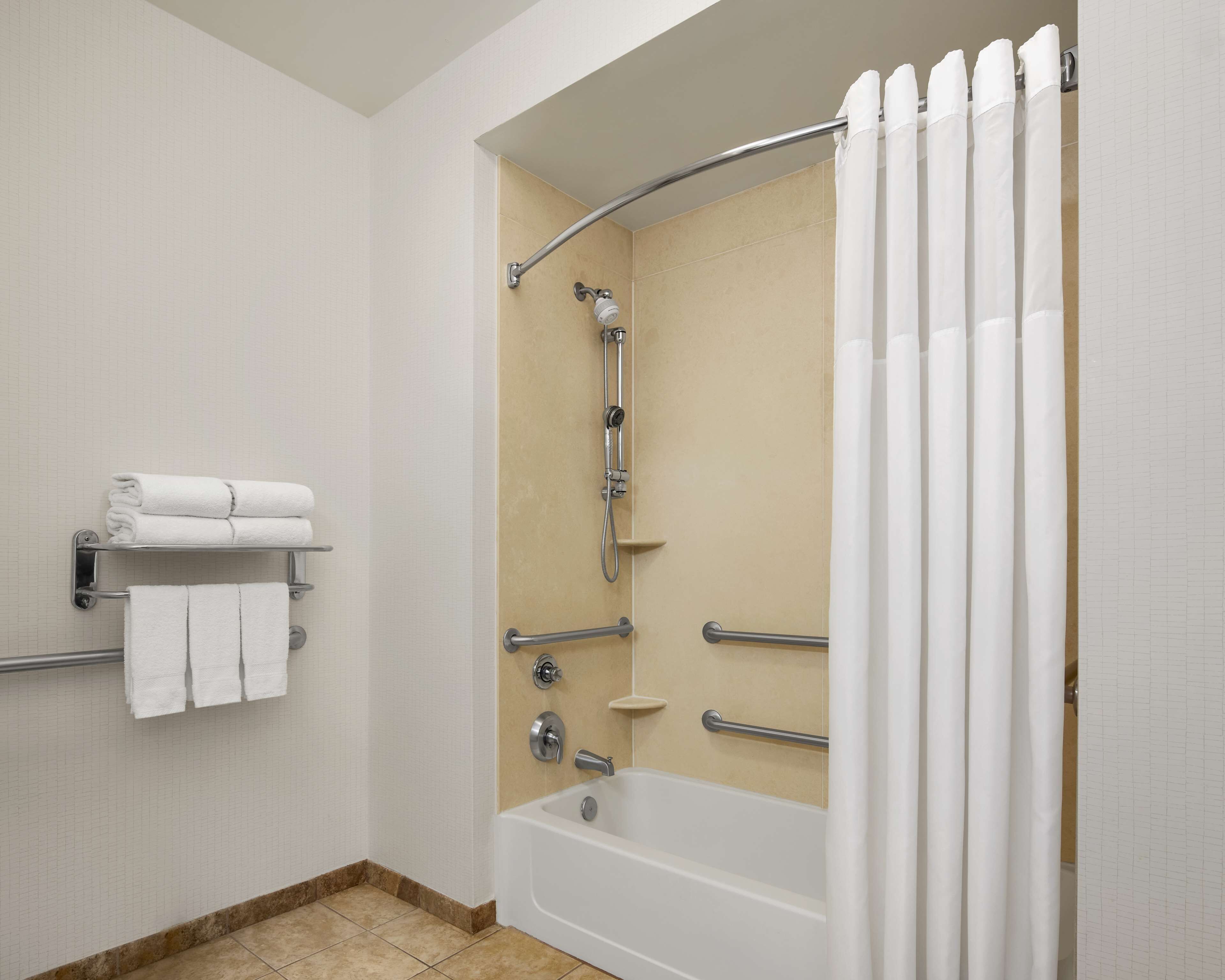 combined shower/bathtub, free toiletries, hair dryer, towels