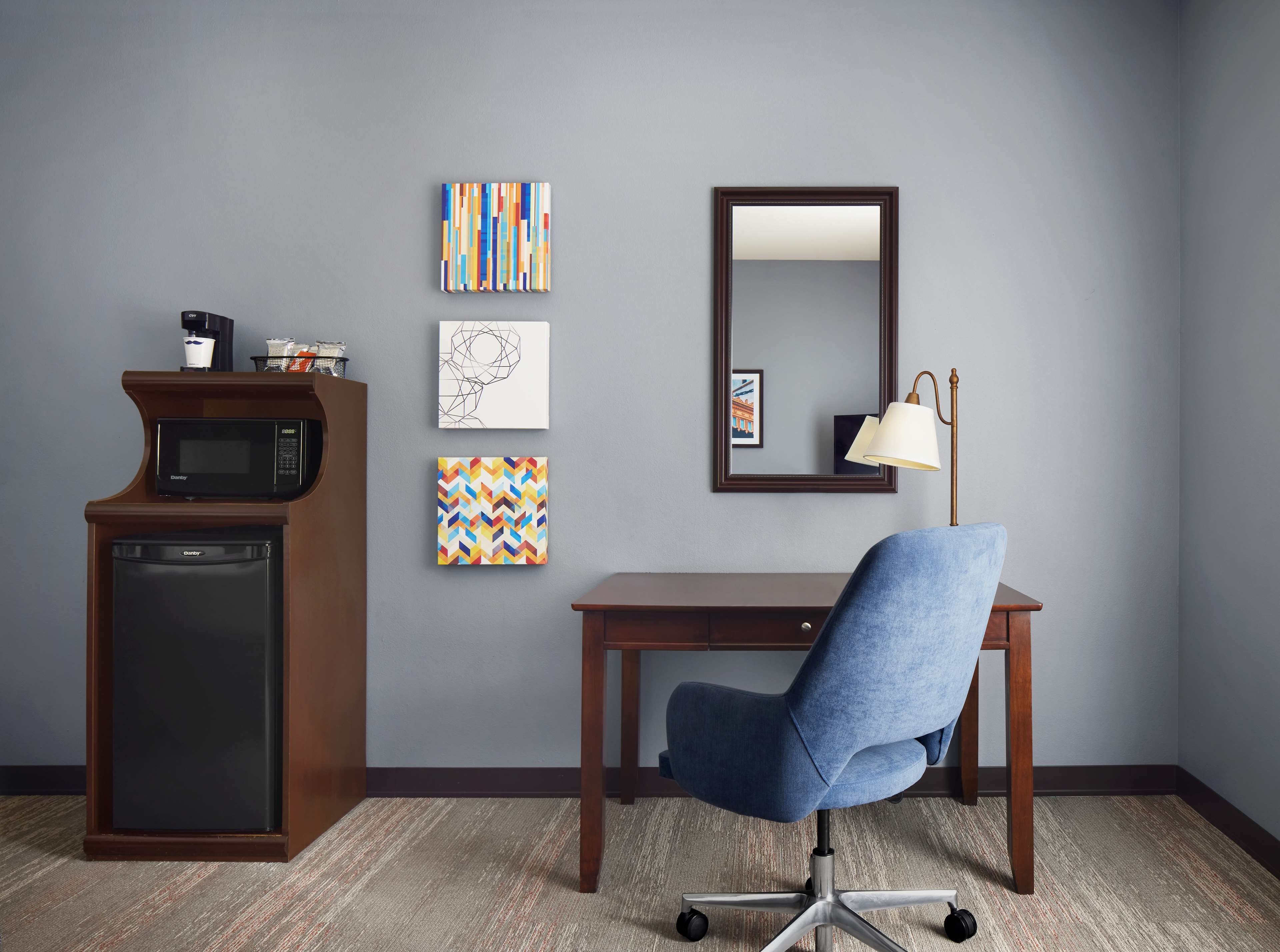 premium bedding, pillow-top beds, in-room safe, desk