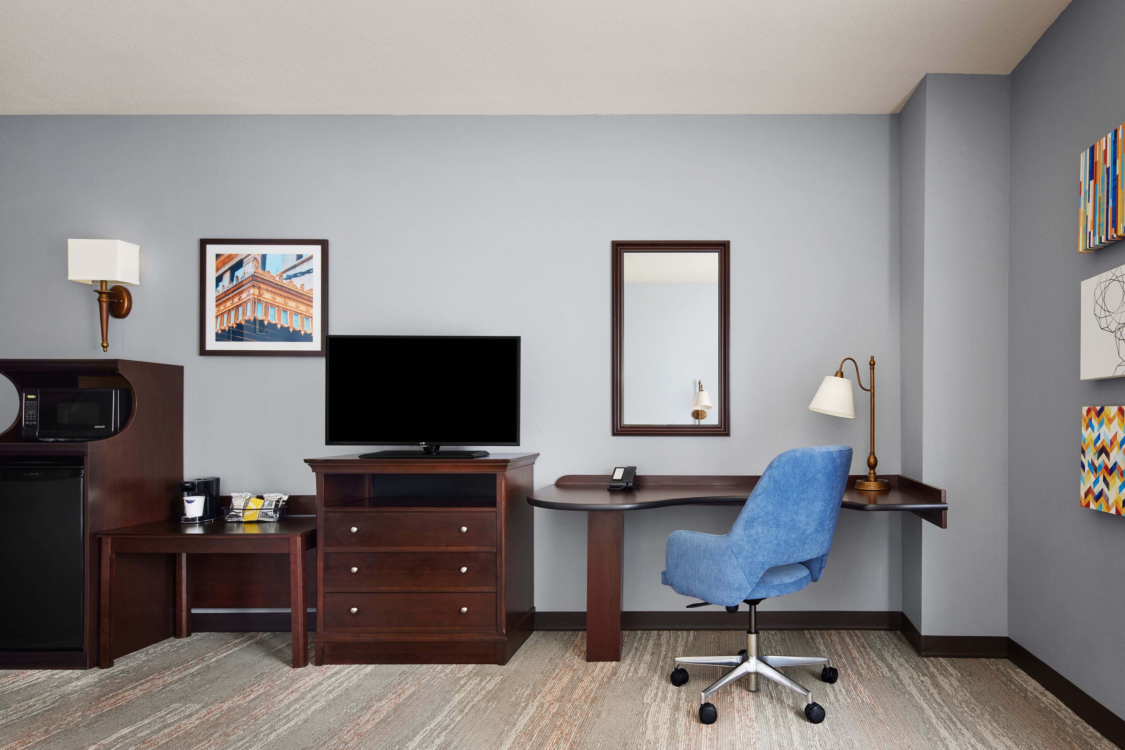 premium bedding, pillow-top beds, in-room safe, desk