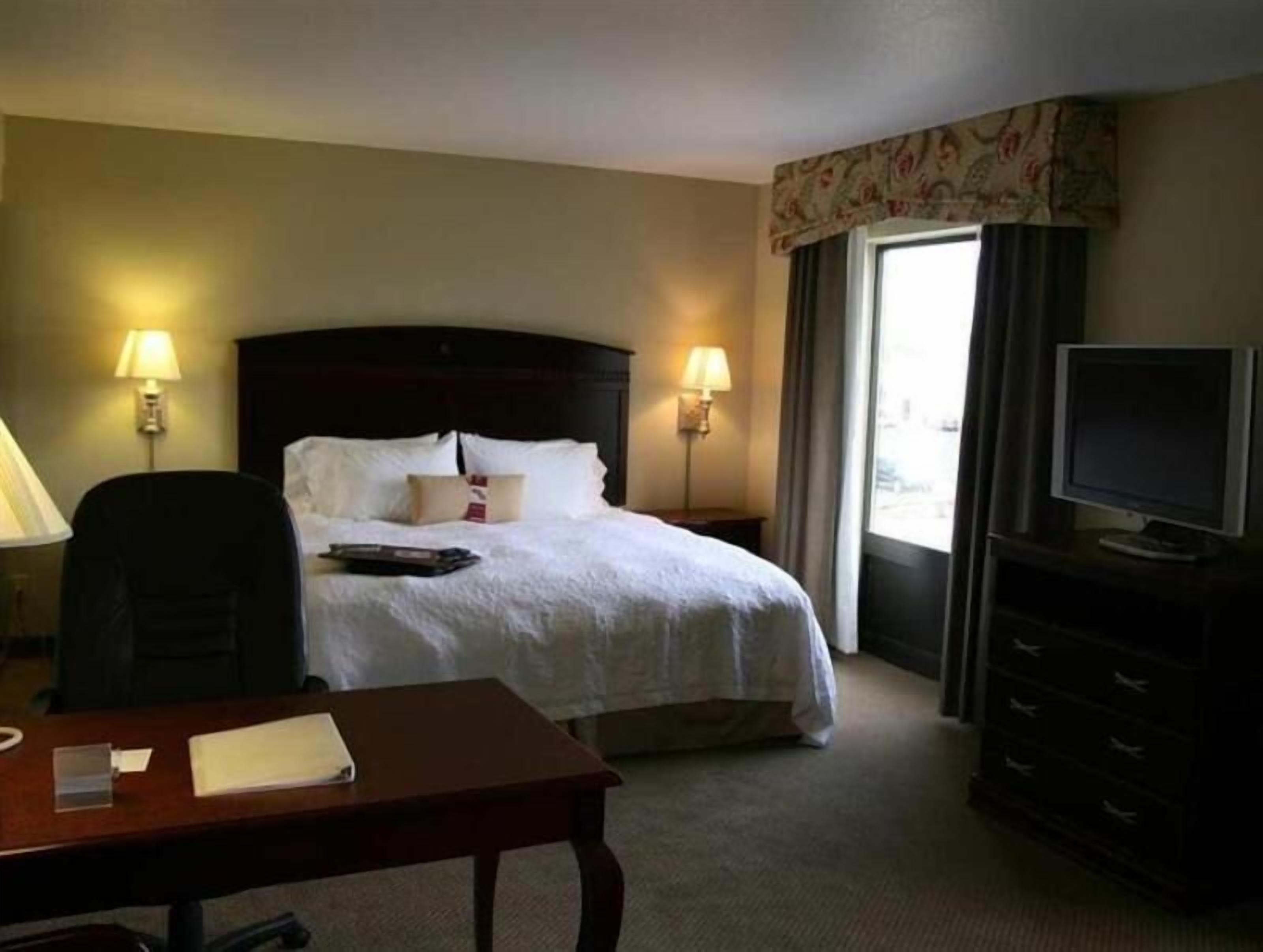 Minibar, brankas, setrika/meja setrika, dan tempat tidur bayi gratis