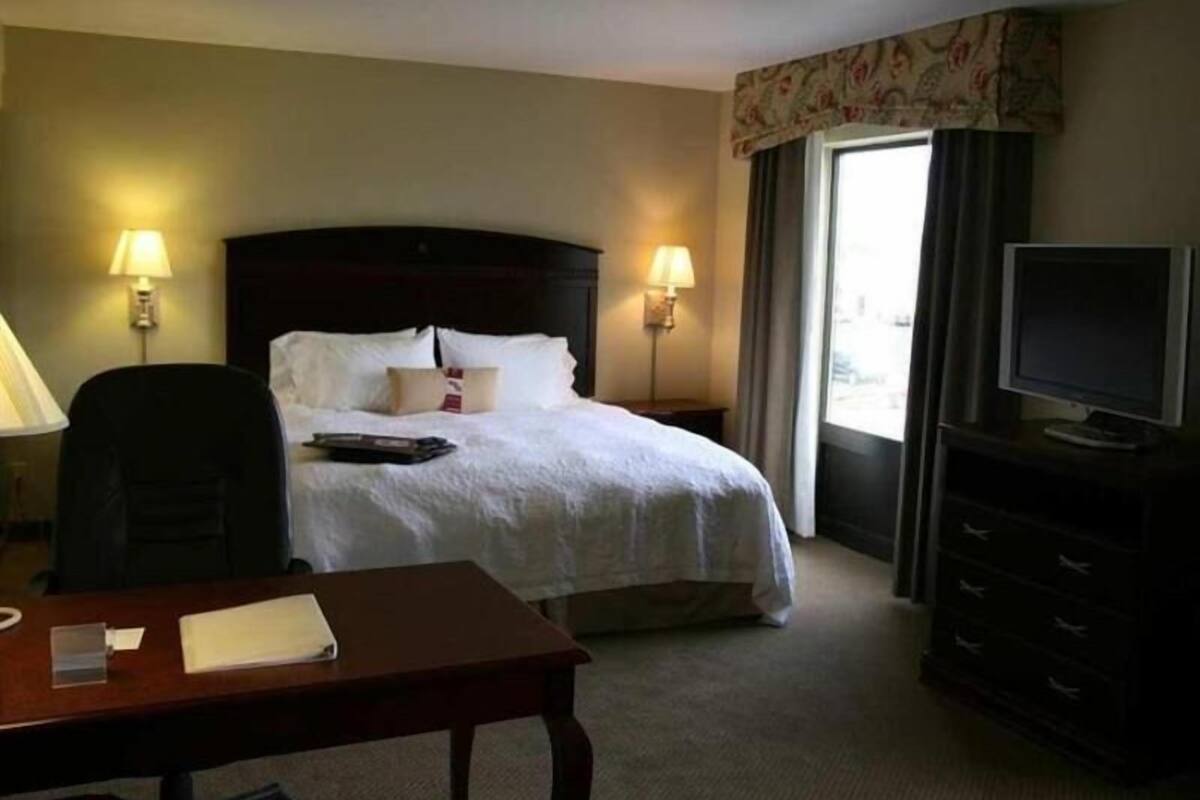 Minibar, in-room safe, iron/ironing board, free cots/infant beds