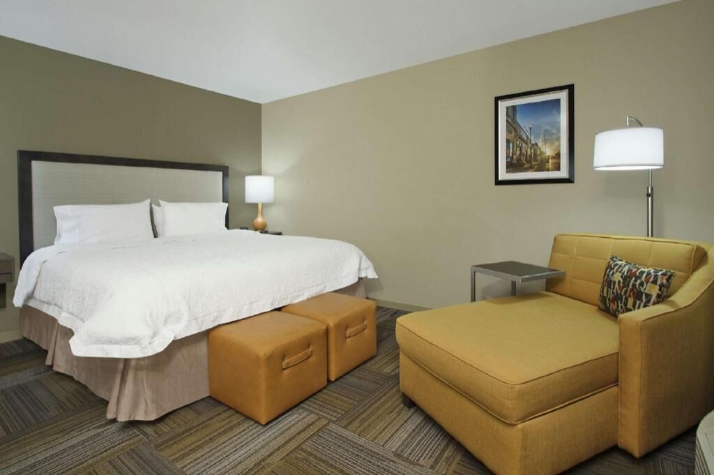 Minibar, brankas, setrika/meja setrika, dan tempat tidur bayi gratis