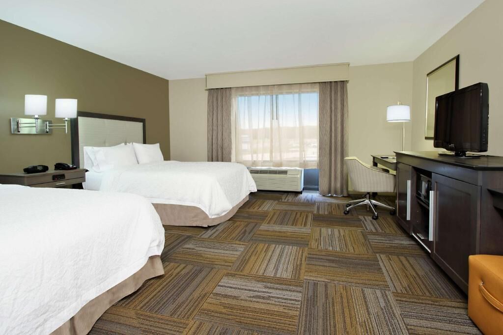 Minibar, brankas, setrika/meja setrika, dan tempat tidur bayi gratis