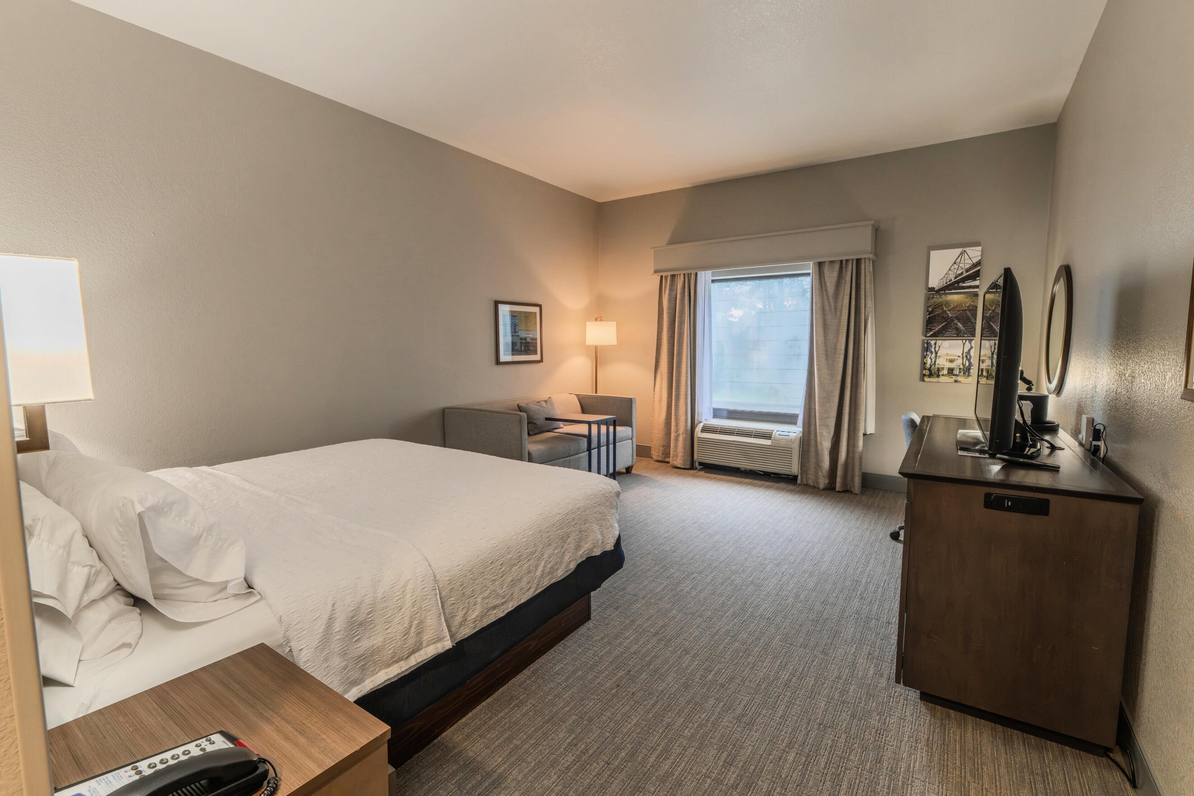 Minibar, odada kasa, ütü/ütü masası, ücretsiz beşik/çocuk yatağı 