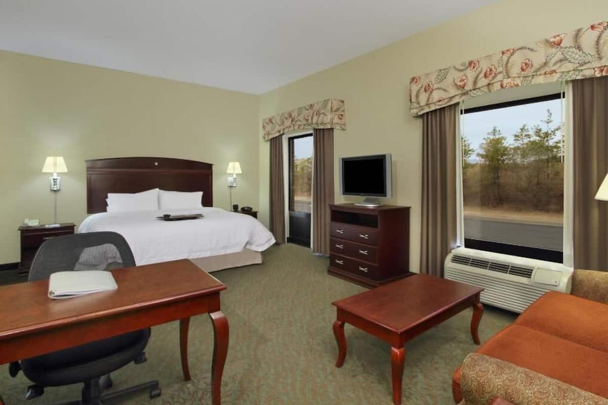 Minibar, in-room safe, iron/ironing board, free cots/infant beds