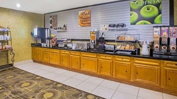 Café da manhã feito na hora grátis todos os dias