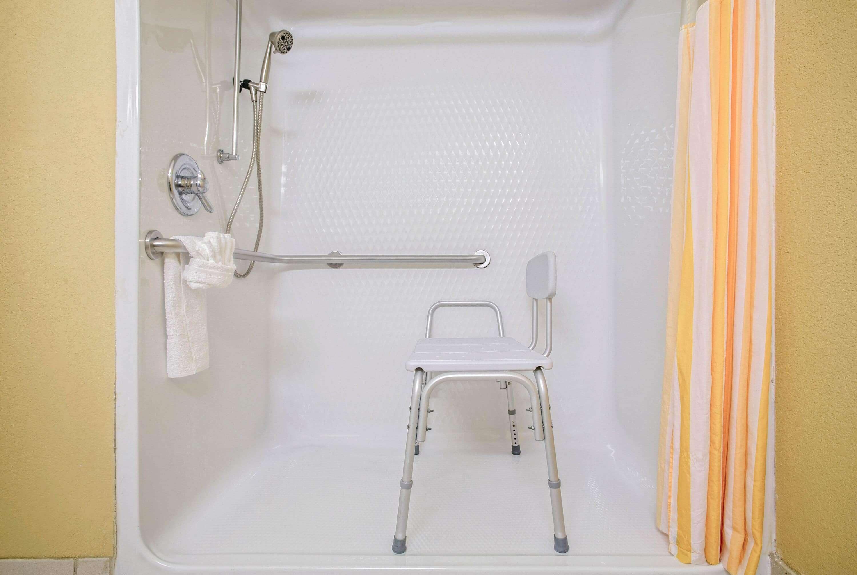 combined shower/bathtub, free toiletries, hair dryer, towels