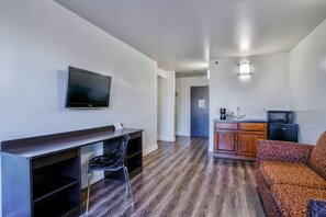 Desk, free WiFi, bed sheets - Motel 6 Hesperia, CA - West Main Street I-15 (Hesperia)