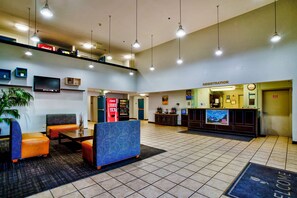 Lobby - Motel 6 Hesperia, CA - West Main Street I-15 (Hesperia)