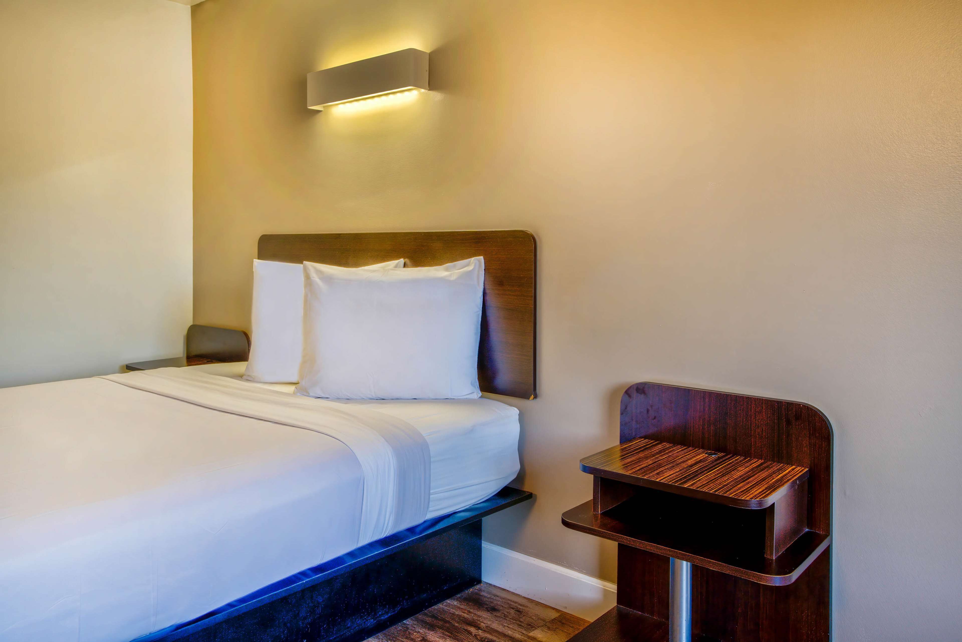 Bureau, Wi-Fi gratuit, draps fournis