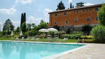 Seasonal outdoor pool, pool umbrellas, sun loungers