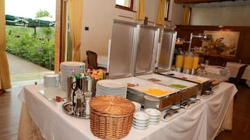 Desayuno bufé gratuito y diario