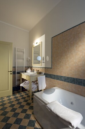 Ducha, artículos de higiene personal gratuitos y secador de pelo