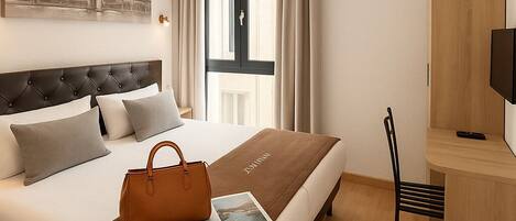 In-room safe, desk, free WiFi